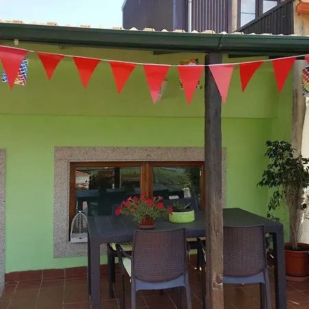 House לינה וארוחת בוקר